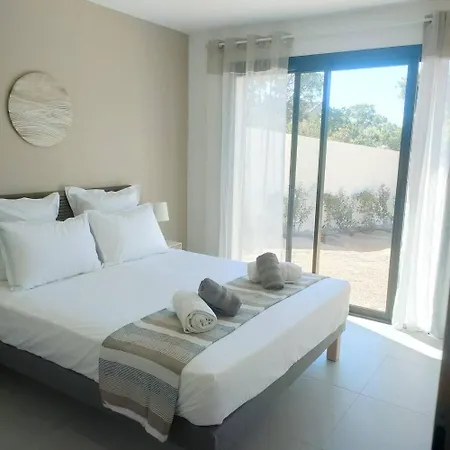 Suara Villa Pinarellu (Corsica)