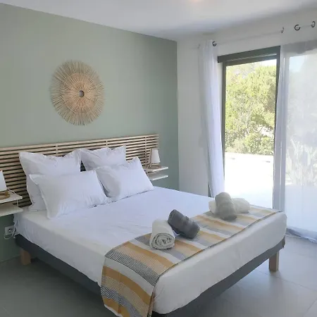 Suara Villa Pinarellu (Corsica)